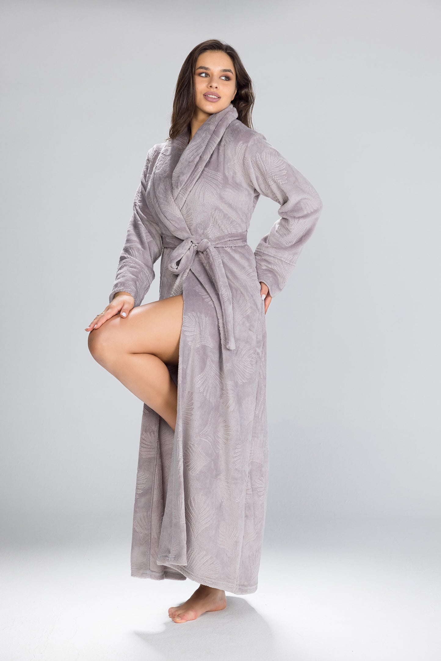 FLEECE LEAVES ROBE | MODA PLUS | WN26220