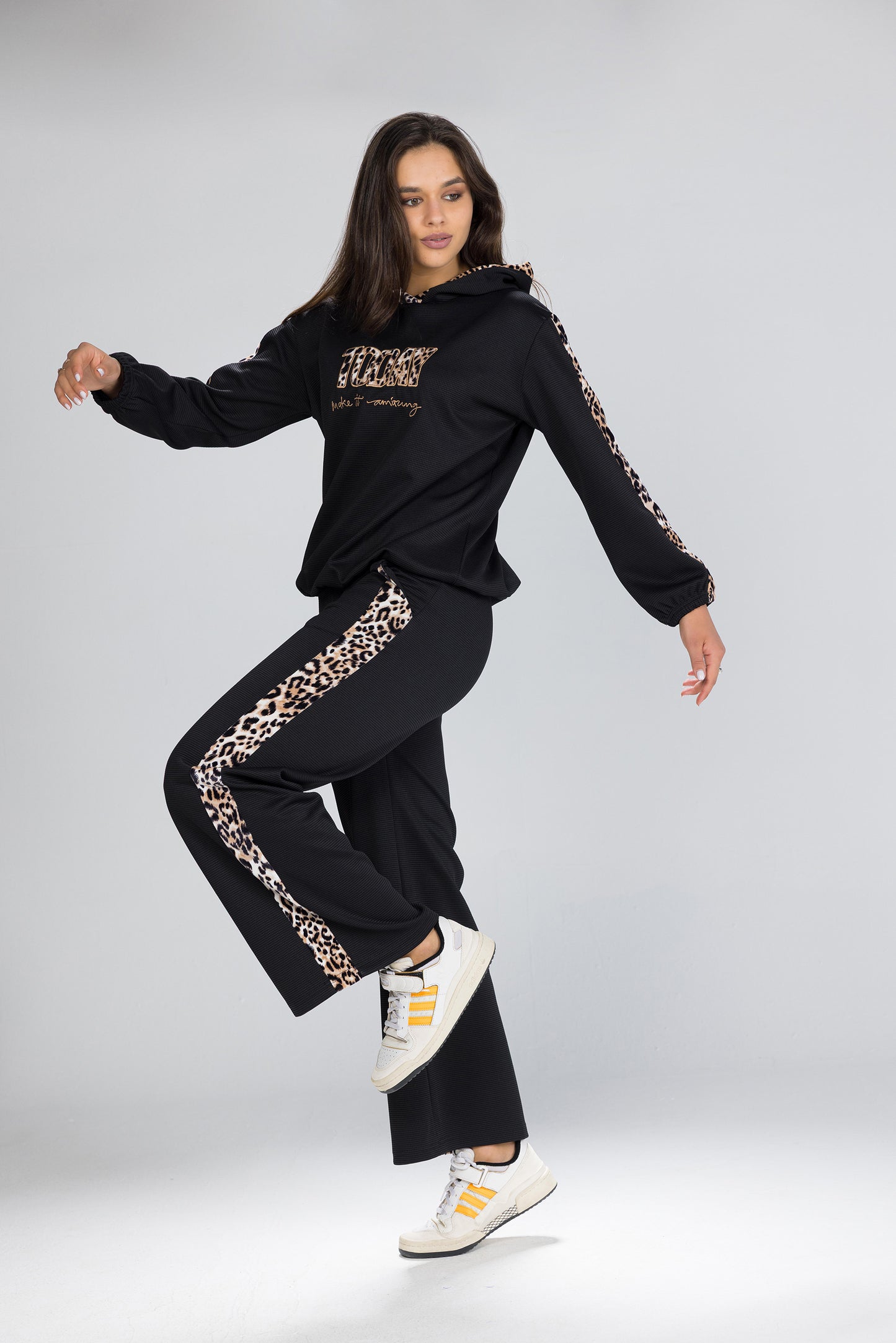 LEOPARD STRIPE TRACKSUIT | MODA PLUS | WN26353
