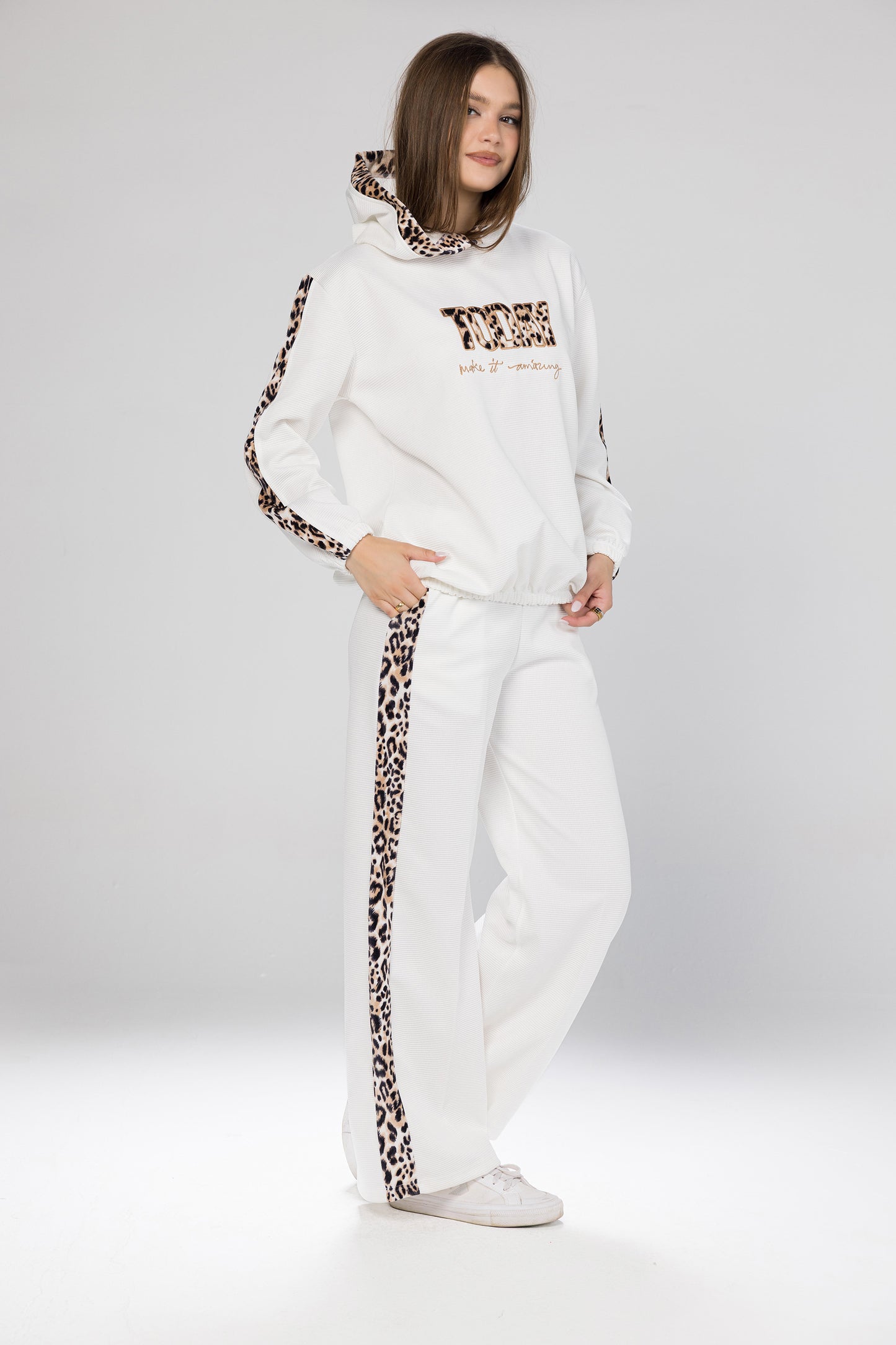 LEOPARD STRIPE TRACKSUIT | MODA PLUS | WN26353