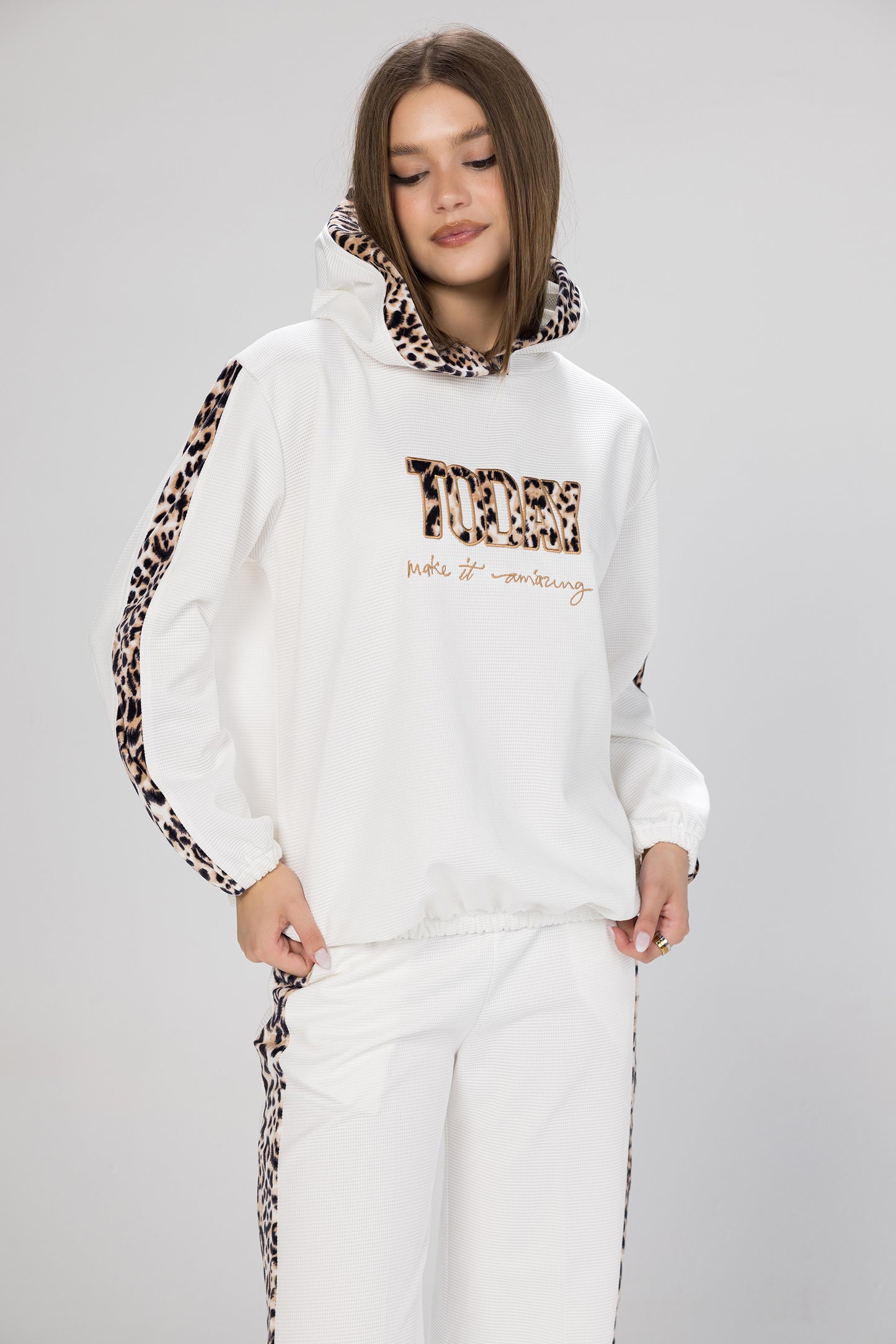 LEOPARD STRIPE TRACKSUIT | MODA PLUS | WN26353
