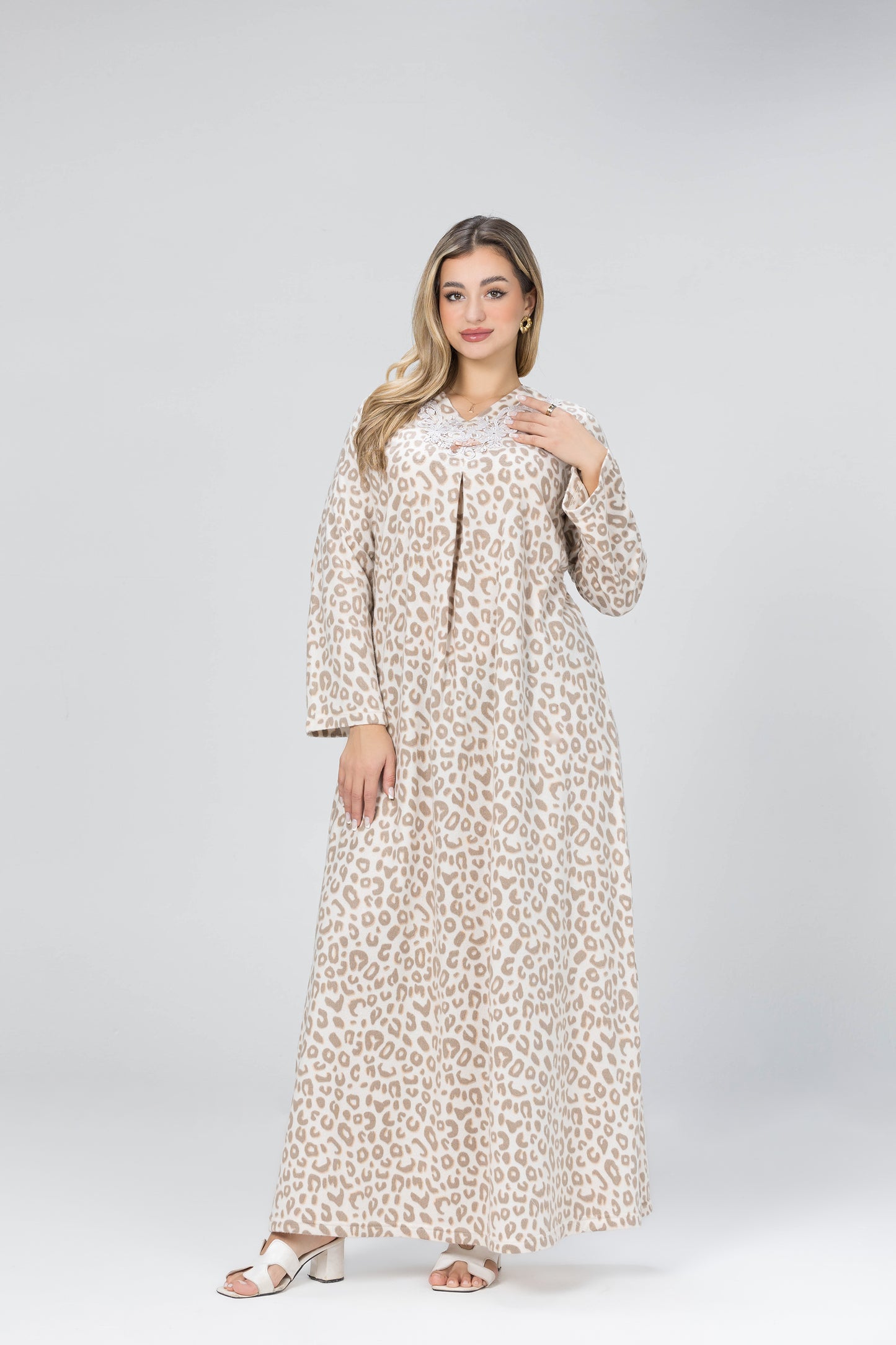 V LEOPARD GOWN | MODA PLUS | WN26420